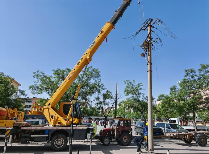 废弃电线杆归谁管?法律规定责任方是谁?